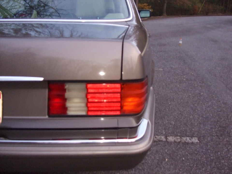 1988 Mercedes-Benz W126 S-Class Sedan - Image 19 of 31