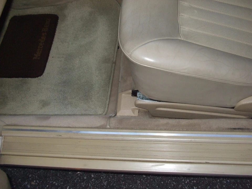 1988 Mercedes-Benz W126 S-Class Sedan - Image 28 of 31