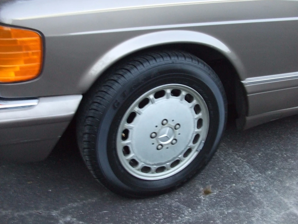 1988 Mercedes-Benz W126 S-Class Sedan - Image 8 of 31