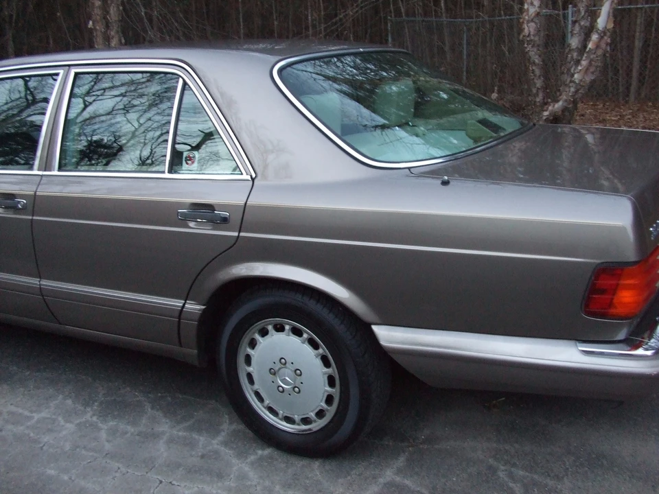 1988 Mercedes-Benz W126 S-Class Sedan - Image 10 of 31