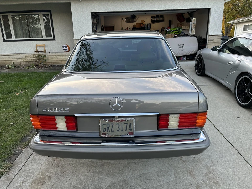 1988 Mercedes-Benz W126 S-Class Sedan - Image 13 of 31
