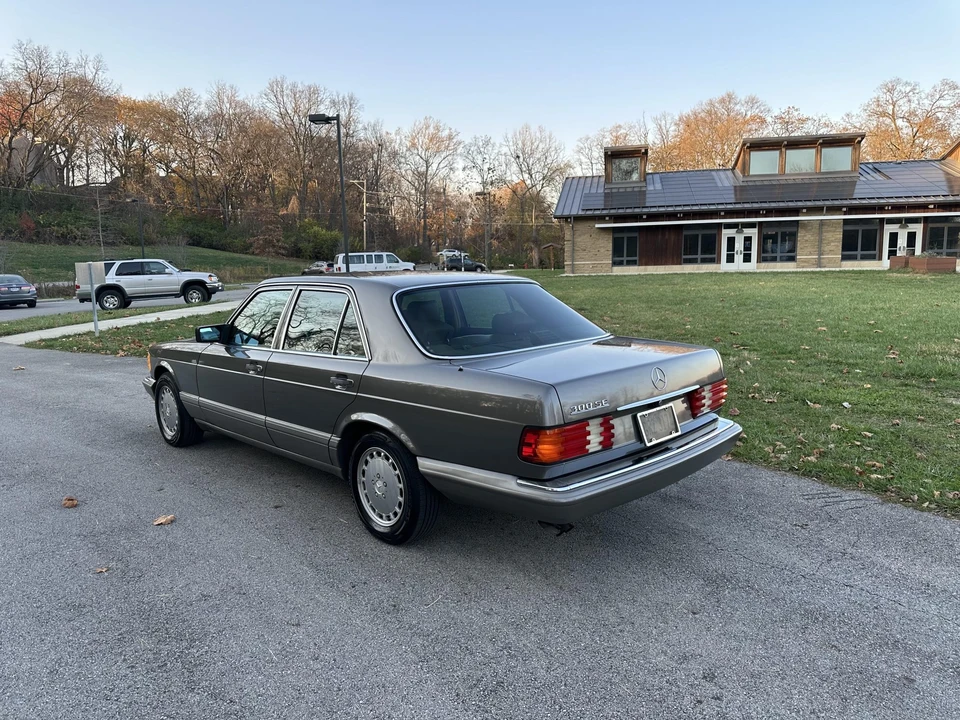 1988 Mercedes-Benz W126 S-Class Sedan - Image 14 of 31