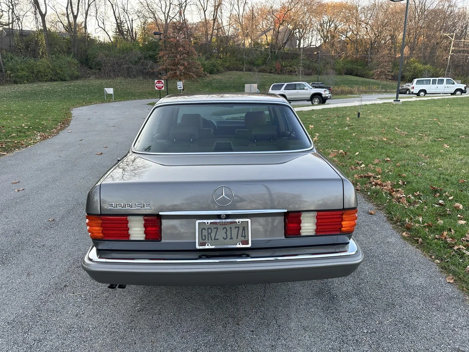 1988 Mercedes-Benz W126 S-Class Sedan - Image 12 of 31