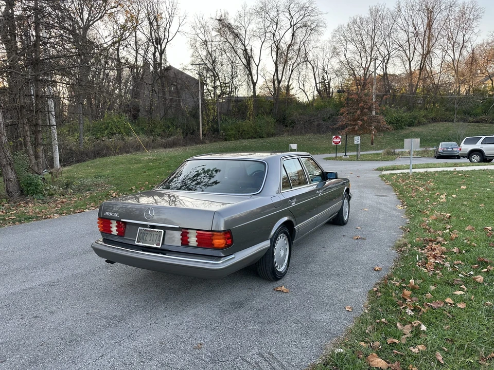 1988 Mercedes-Benz W126 S-Class Sedan - Image 11 of 31