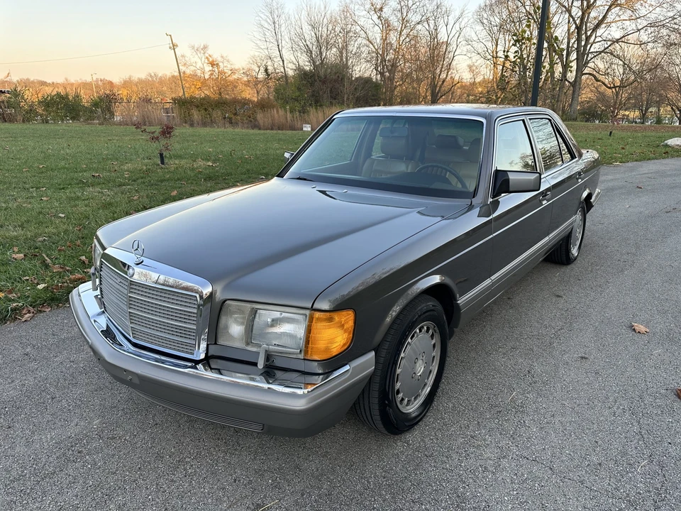 1988 Mercedes-Benz W126 S-Class Sedan - Image 2 of 31