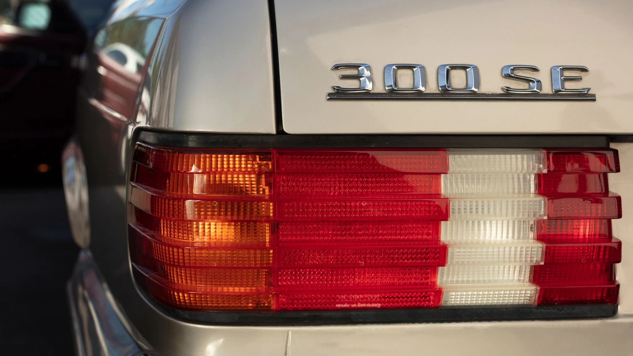 1988 Mercedes-Benz W126 S-Class Sedan - Image 22 of 31