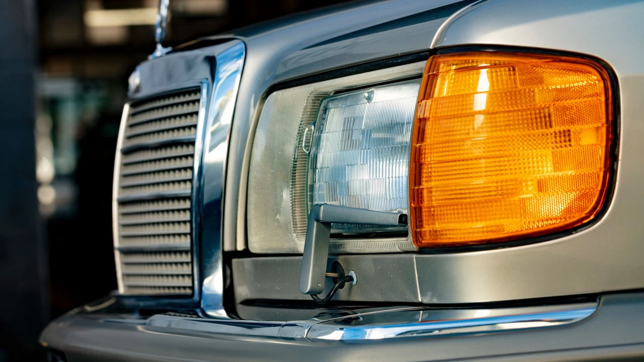 1988 Mercedes-Benz W126 S-Class Sedan - Image 16 of 31