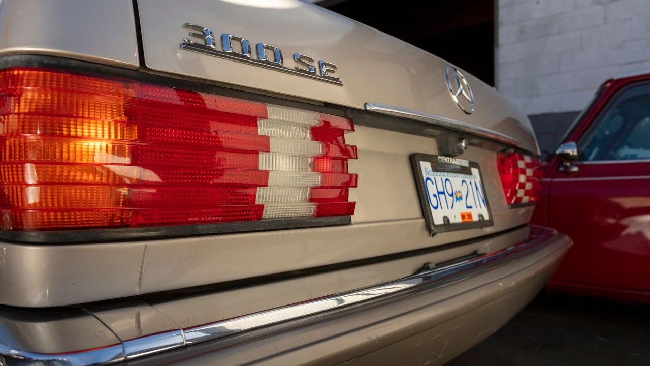 1988 Mercedes-Benz W126 S-Class Sedan - Image 19 of 31