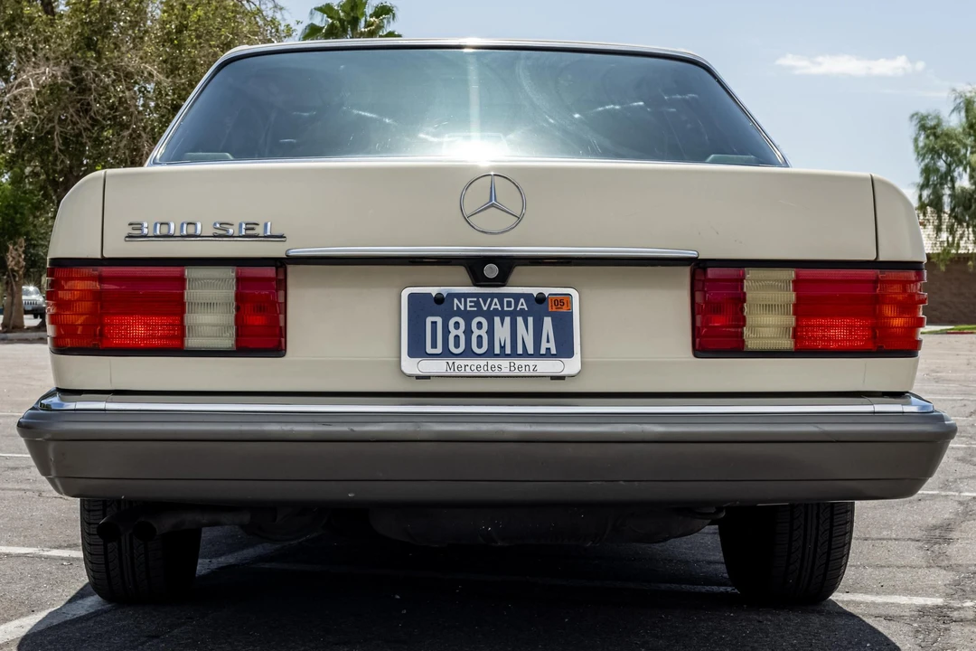 1988 Mercedes-Benz W126 S-Class Sedan - Image 5 of 31