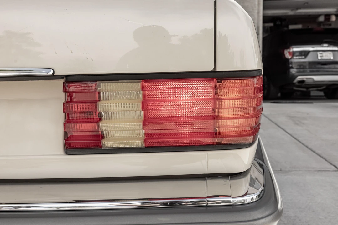 1988 Mercedes-Benz W126 S-Class Sedan - Image 26 of 31