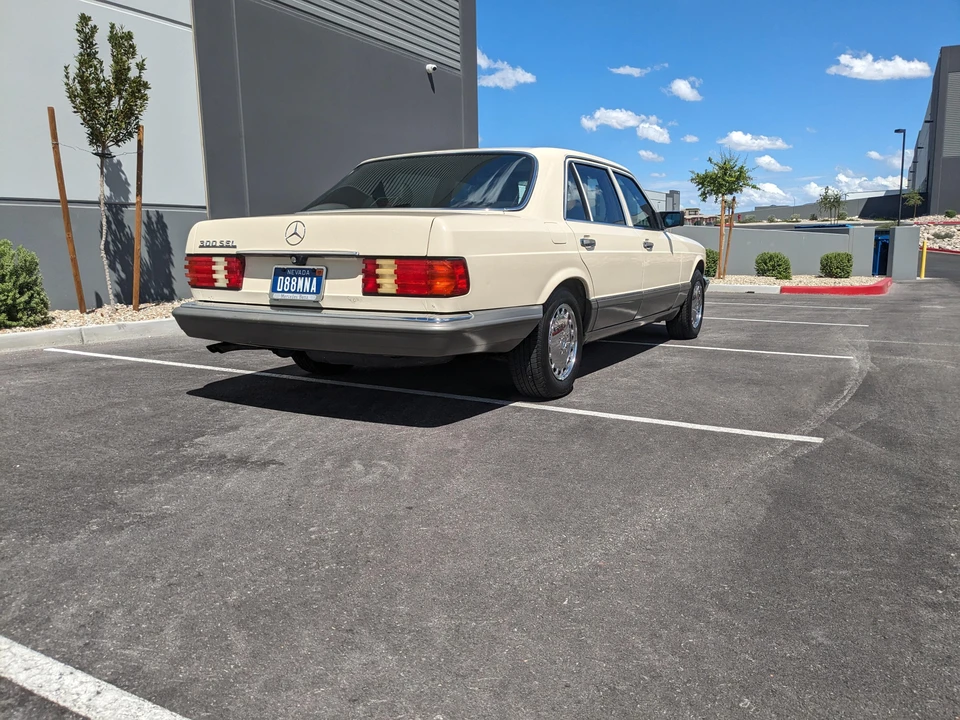 1988 Mercedes-Benz W126 S-Class Sedan - Image 13 of 31