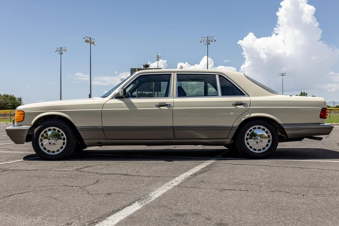1988 Mercedes-Benz W126 S-Class Sedan - Image 3 of 31