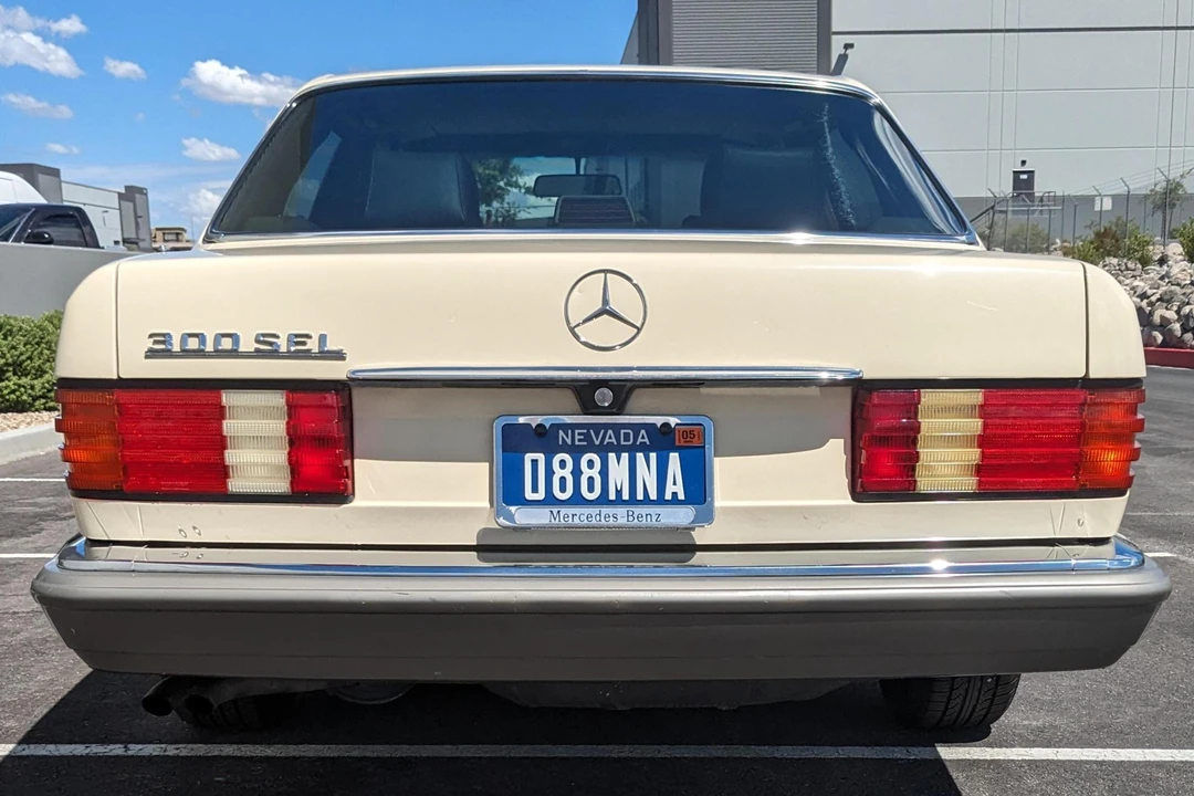 1988 Mercedes-Benz W126 S-Class Sedan - Image 12 of 31