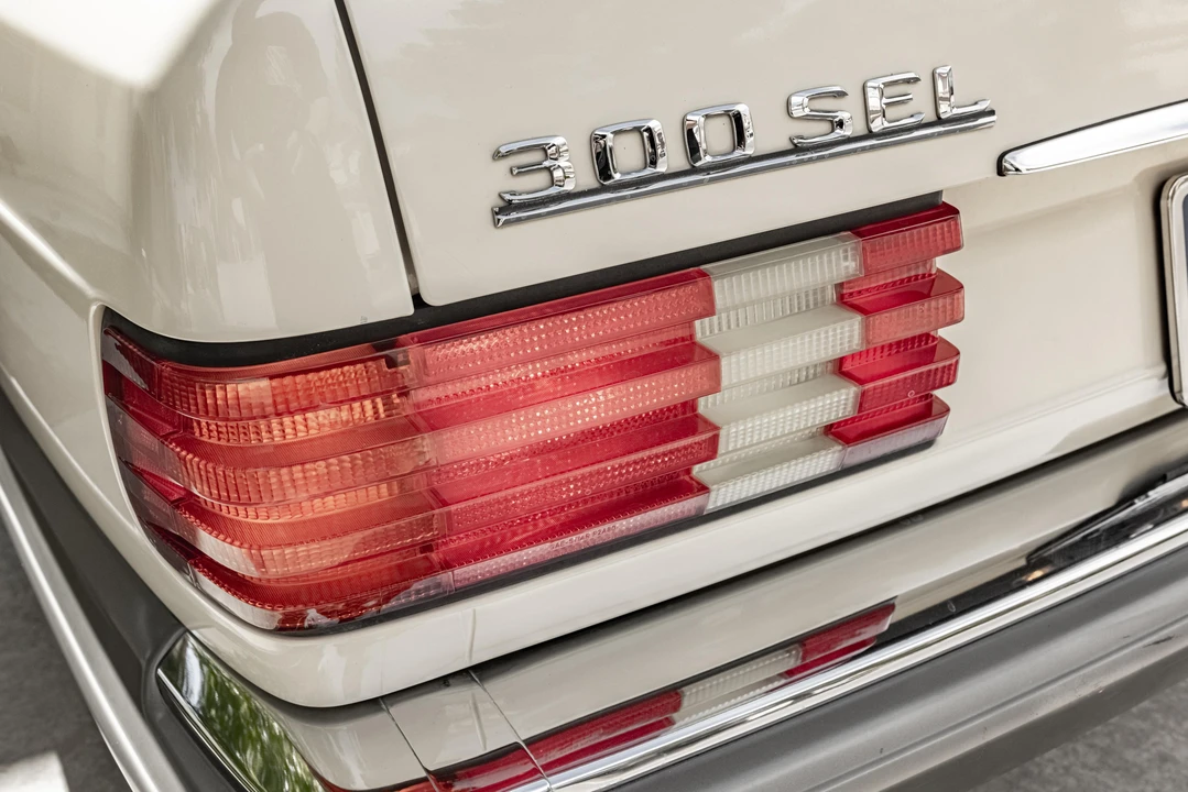 1988 Mercedes-Benz W126 S-Class Sedan - Image 24 of 31