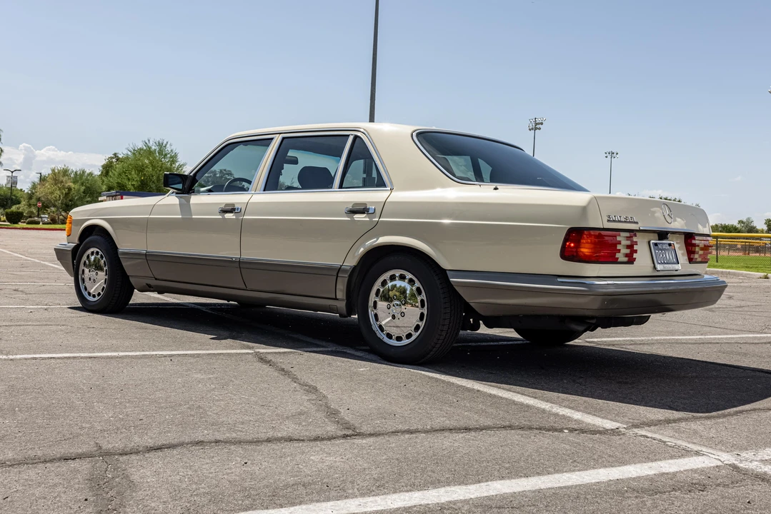 1988 Mercedes-Benz W126 S-Class Sedan - Image 11 of 31
