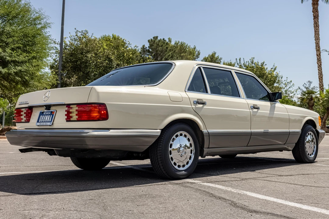 1988 Mercedes-Benz W126 S-Class Sedan - Image 4 of 31
