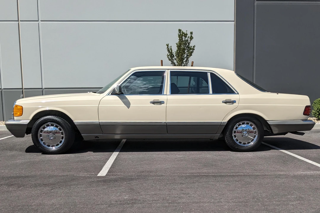 1988 Mercedes-Benz W126 S-Class Sedan - Image 10 of 31