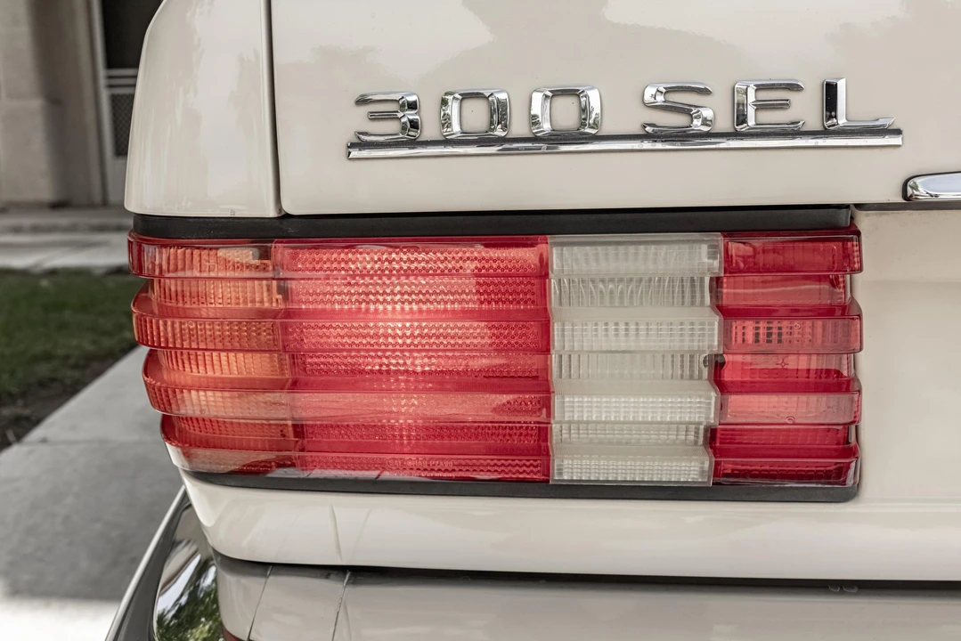 1988 Mercedes-Benz W126 S-Class Sedan - Image 23 of 31