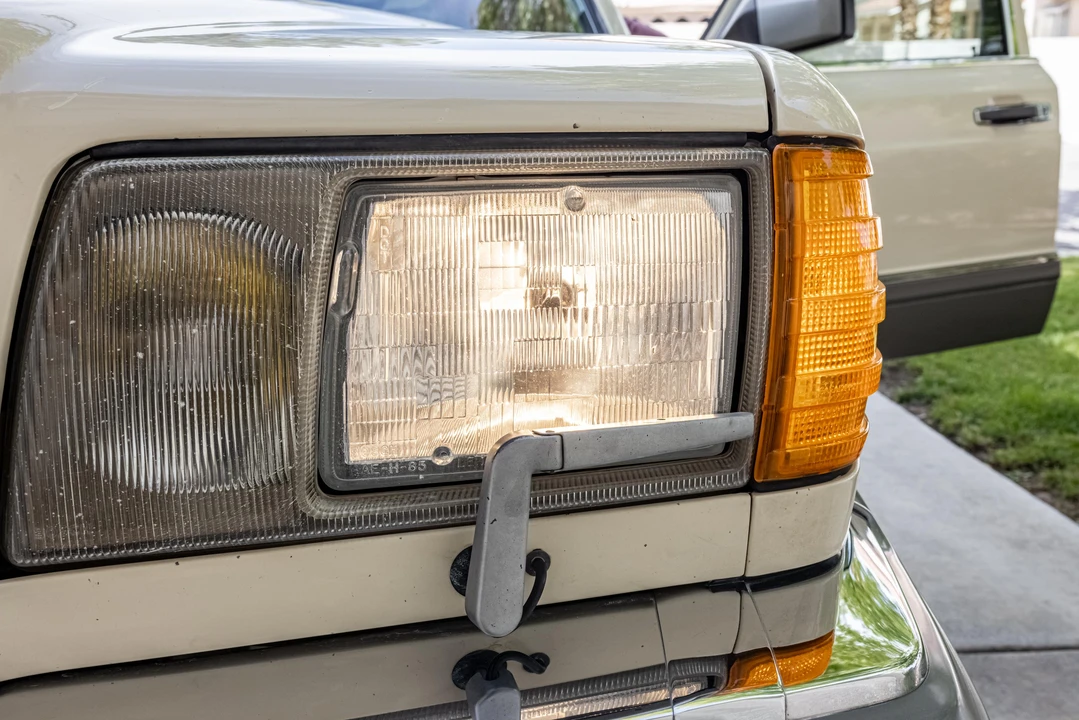 1988 Mercedes-Benz W126 S-Class Sedan - Image 22 of 31