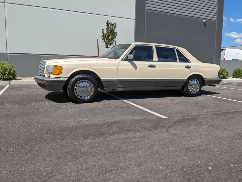 1988 Mercedes-Benz W126 S-Class Sedan - Image 9 of 31