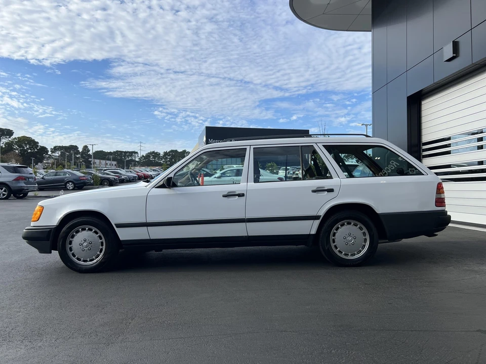 1988 Mercedes-Benz W124 E-Class - Image 11 of 31