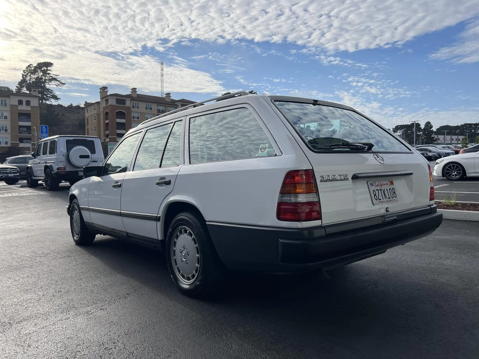 1988 Mercedes-Benz W124 E-Class - Image 12 of 31