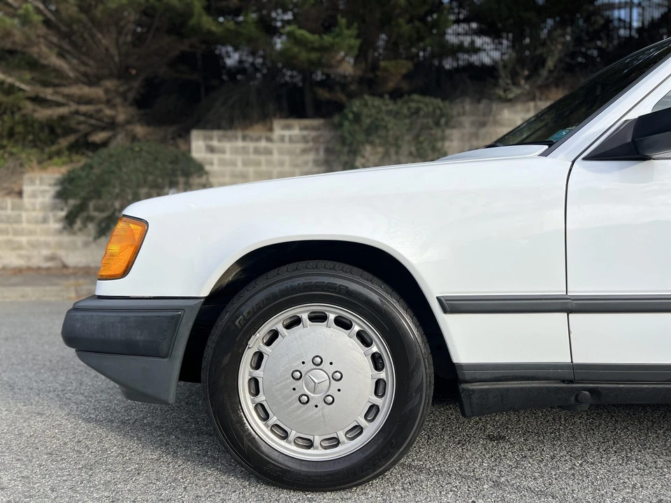 1988 Mercedes-Benz W124 E-Class - Image 24 of 31