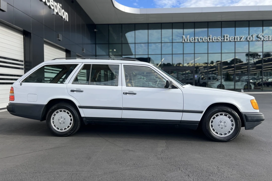 1988 Mercedes-Benz W124 E-Class - Image 8 of 31
