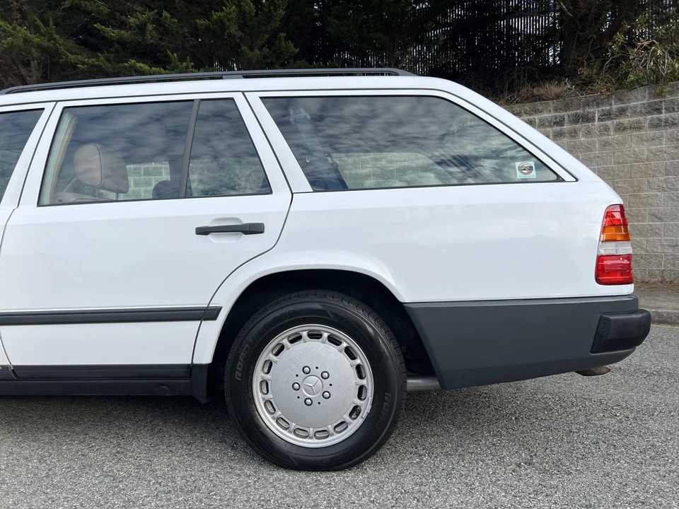 1988 Mercedes-Benz W124 E-Class - Image 26 of 31
