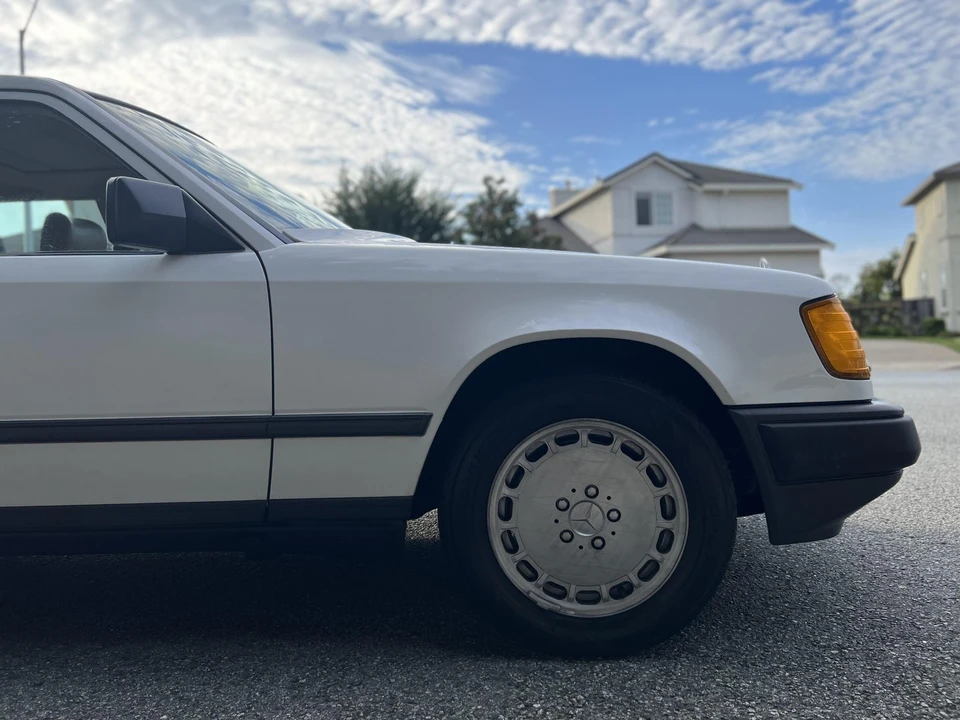 1988 Mercedes-Benz W124 E-Class - Image 29 of 31