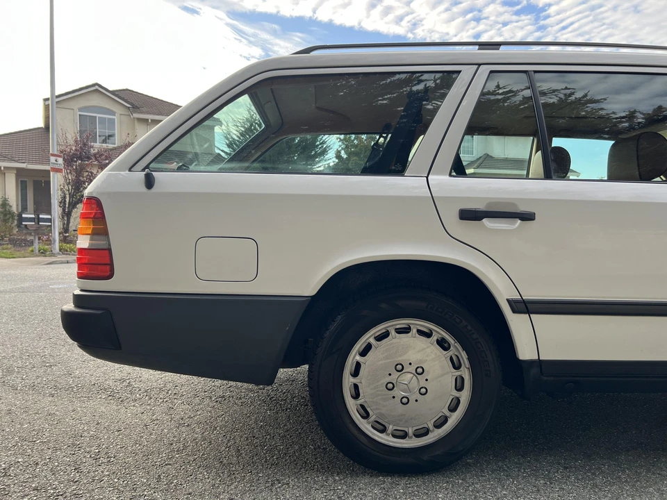 1988 Mercedes-Benz W124 E-Class - Image 27 of 31