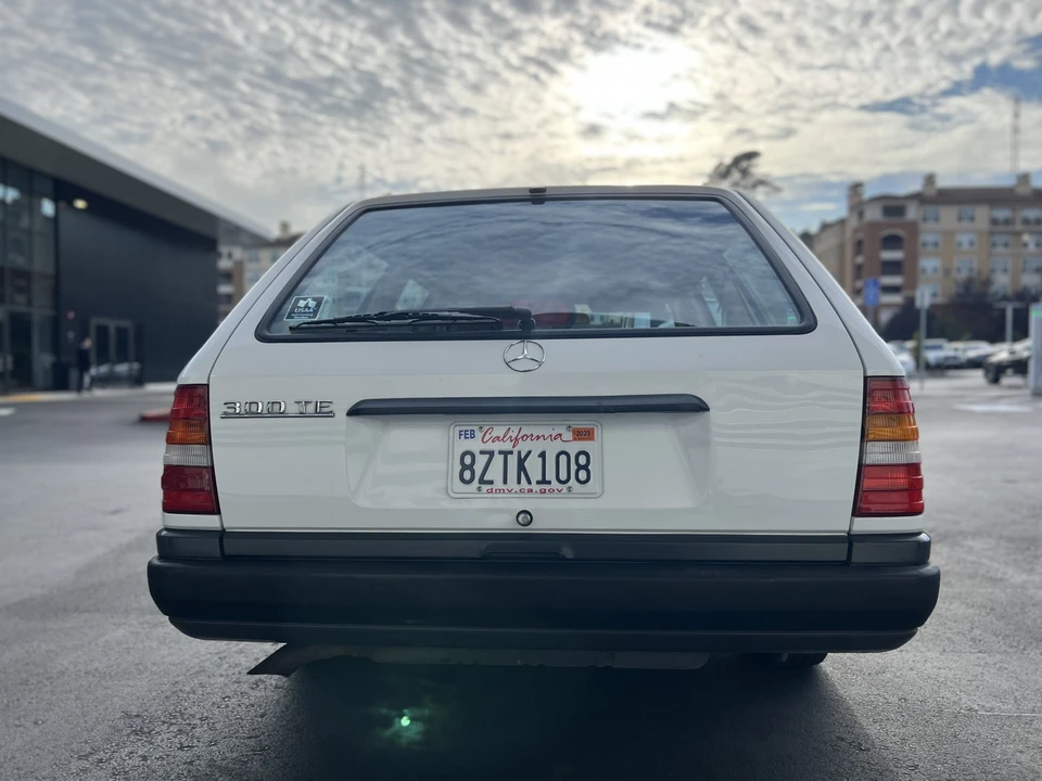 1988 Mercedes-Benz W124 E-Class - Image 13 of 31