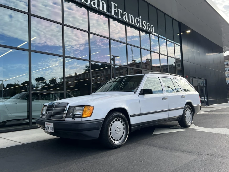 1988 Mercedes-Benz W124 E-Class - Image 2 of 31