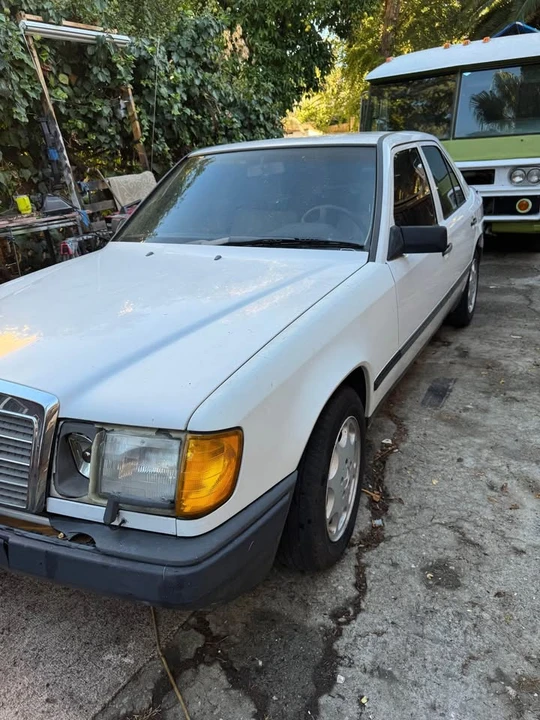 1988 Mercedes-Benz W124 E-Class - Image 2 of 9