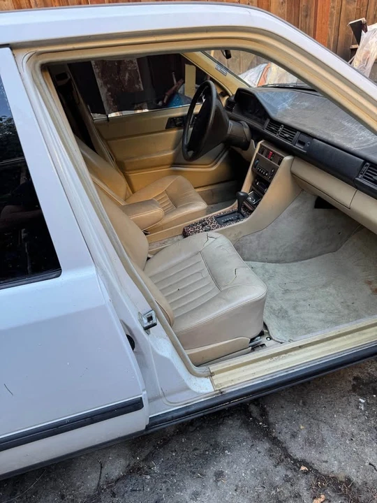 1988 Mercedes-Benz W124 E-Class - Image 3 of 9