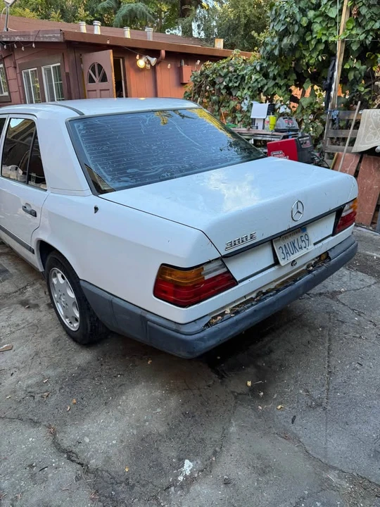 1988 Mercedes-Benz W124 E-Class - Image 6 of 9