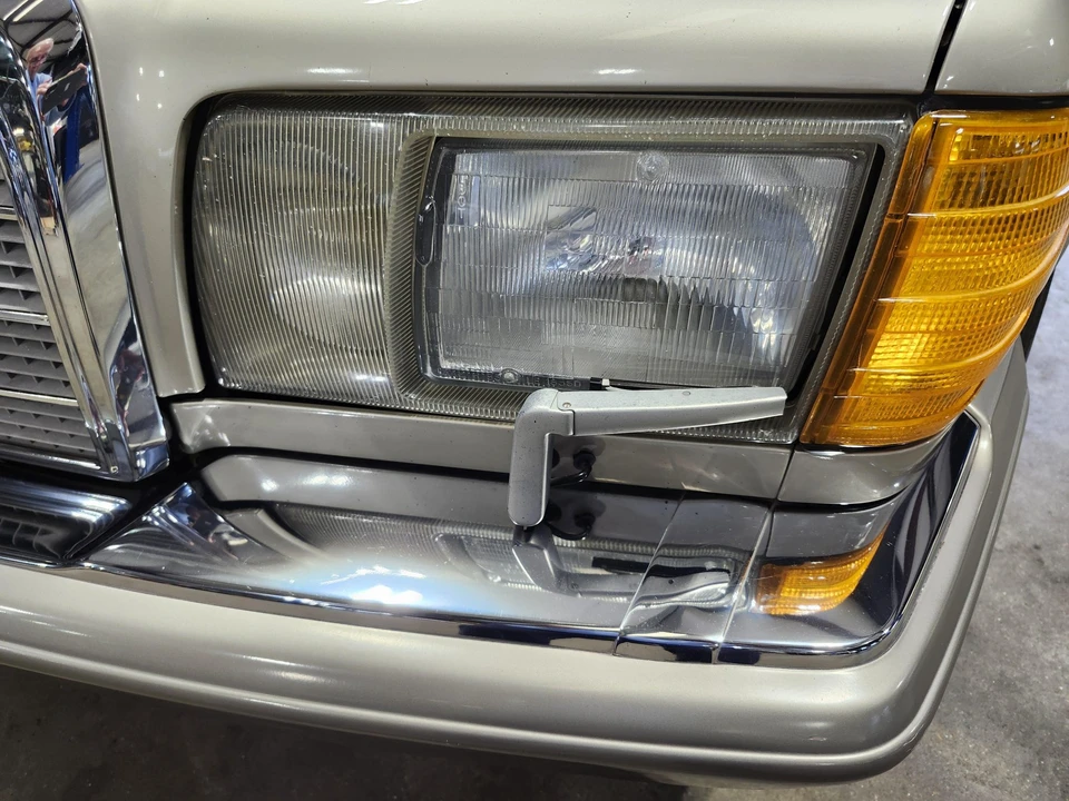 1988 Mercedes-Benz W126 S-Class Sedan - Image 27 of 31