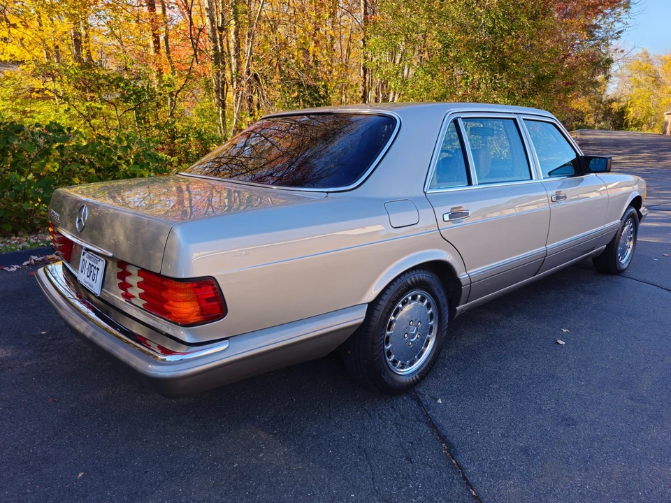 1988 Mercedes-Benz W126 S-Class Sedan - Image 8 of 31