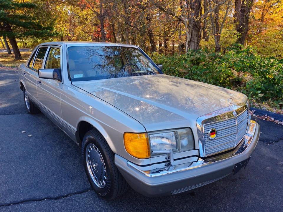 1988 Mercedes-Benz W126 S-Class Sedan - Image 4 of 31