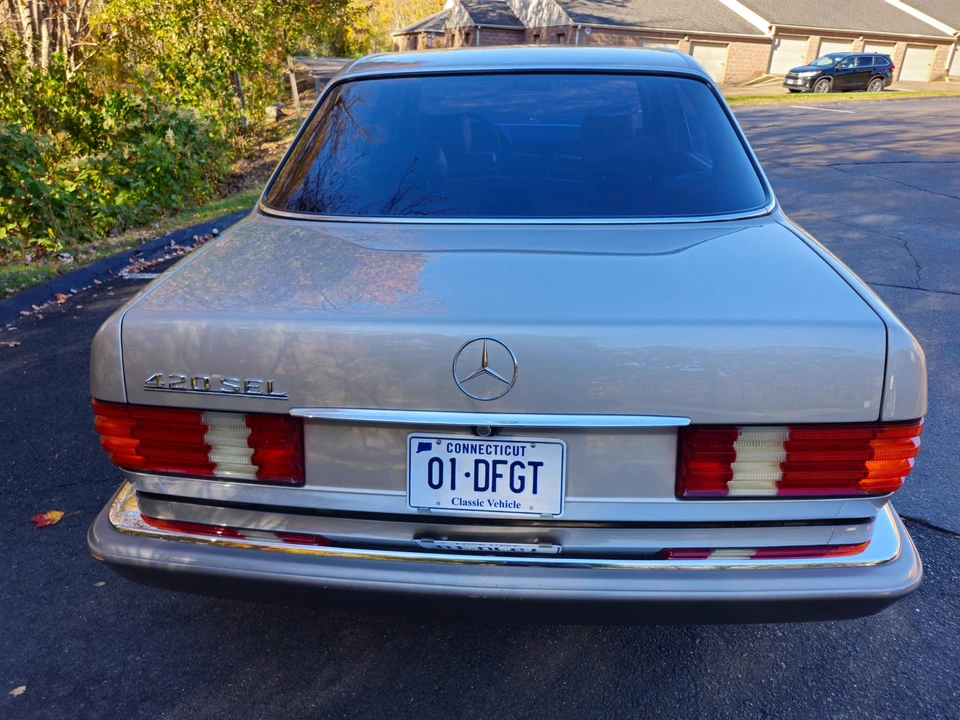 1988 Mercedes-Benz W126 S-Class Sedan - Image 10 of 31