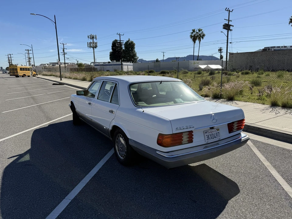 1988 Mercedes-Benz W126 S-Class Sedan - Image 4 of 31