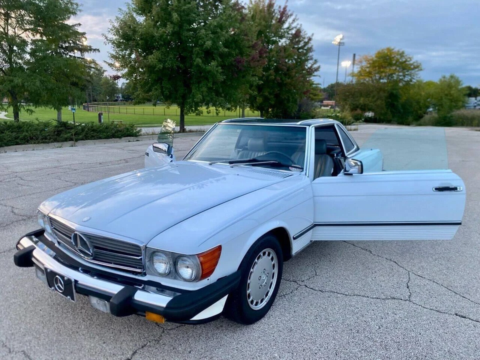 1988 Mercedes-Benz W126 S-Class Sedan - Image 4 of 31
