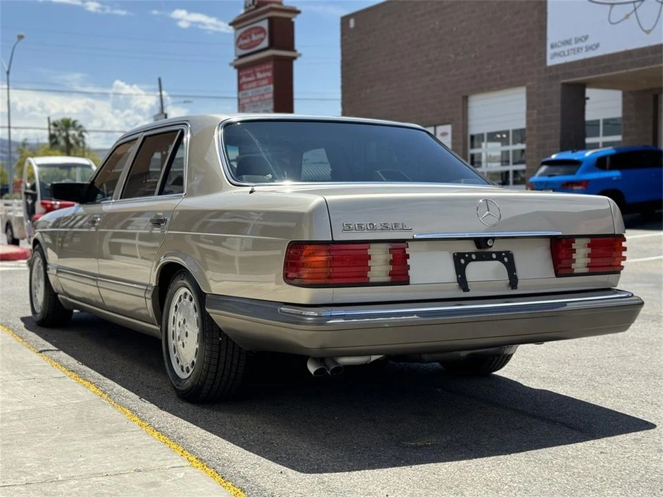 1988 Mercedes-Benz W126 S-Class Sedan - Image 7 of 31