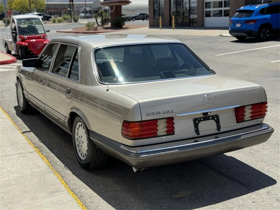 1988 Mercedes-Benz W126 S-Class Sedan - Image 8 of 31