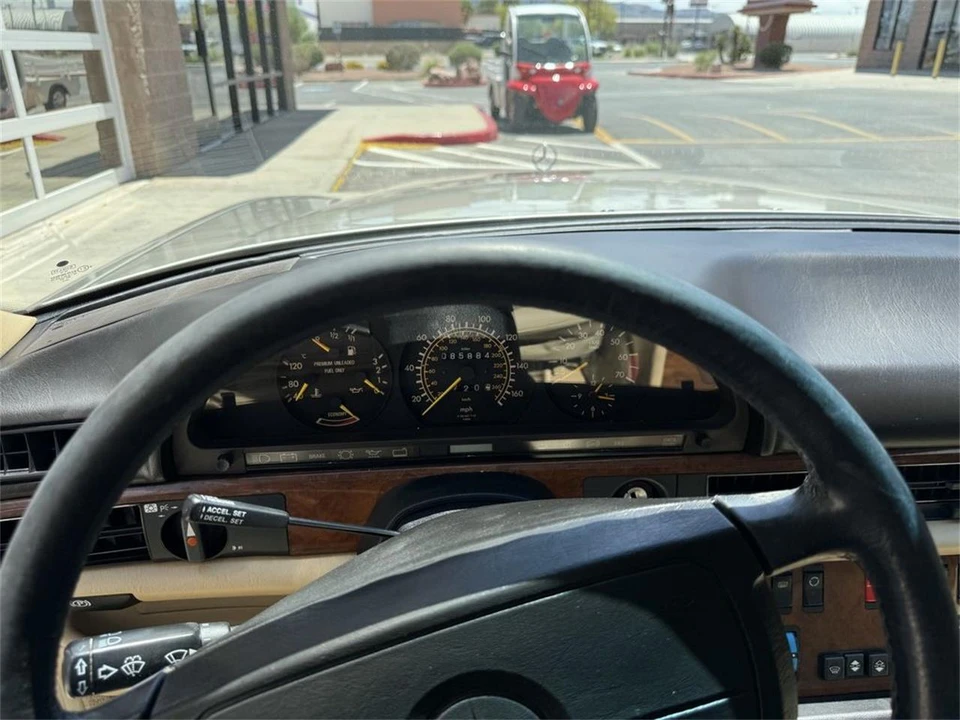 1988 Mercedes-Benz W126 S-Class Sedan - Image 16 of 31