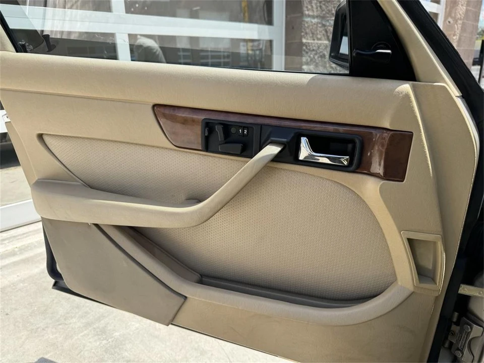 1988 Mercedes-Benz W126 S-Class Sedan - Image 22 of 31