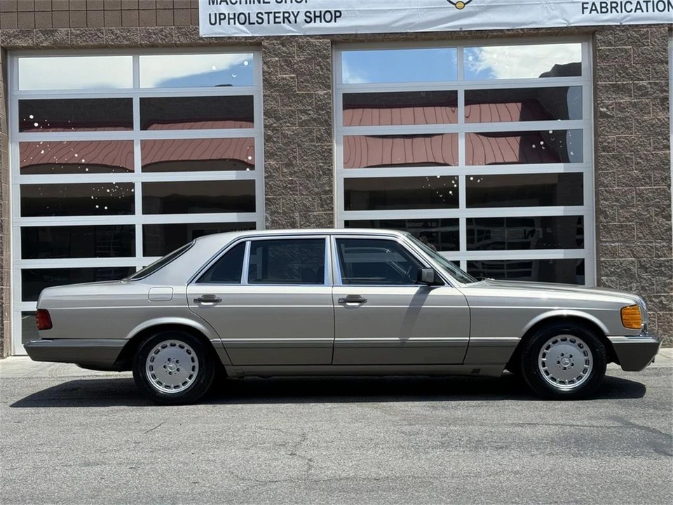 1988 Mercedes-Benz W126 S-Class Sedan - Image 4 of 31