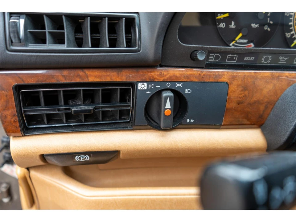 1988 Mercedes-Benz W126 S-Class Sedan - Image 16 of 28