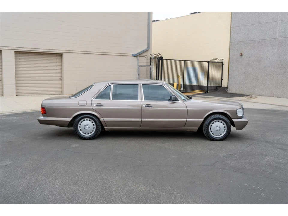1988 Mercedes-Benz W126 S-Class Sedan - Image 8 of 28