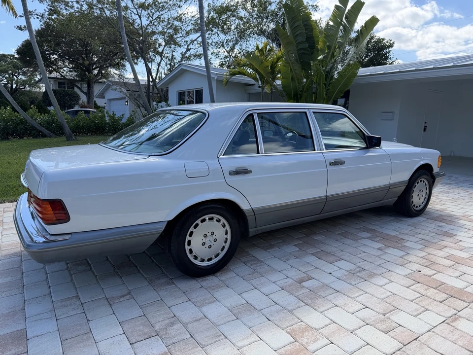 1988 Mercedes-Benz W126 S-Class Sedan - Image 4 of 21